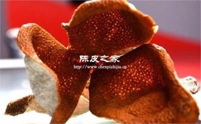 从油室、台风疤和猪鬃纹辨别真伪新会陈皮