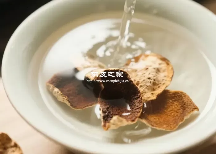 买的5年陈皮泡水有苦味正常吗